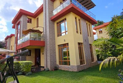 5 Bed Townhouse with En Suite at Convent Drive - 3