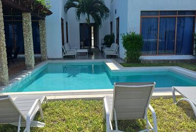 4 Bed Villa with En Suite at Sultan