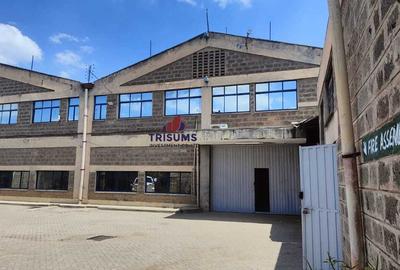 30,000 ft² Warehouse with Service Charge Included in Industrial Area