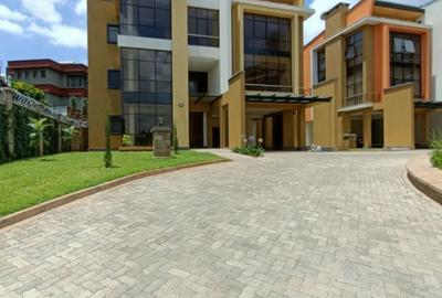 5 Bed Townhouse with En Suite in Lavington