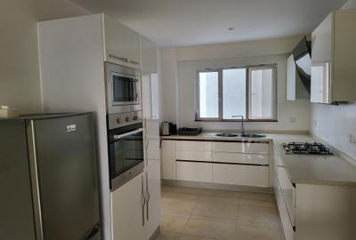 Furnished 2 Bed Apartment with En Suite in Rhapta Road - 4