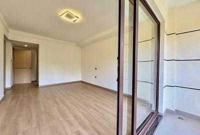 3 Bed Apartment with En Suite in Riverside - 3