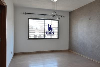 3 Bed Apartment with En Suite in Rhapta Road