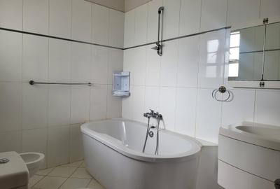 4 Bed House with Swimming Pool in Runda - 4
