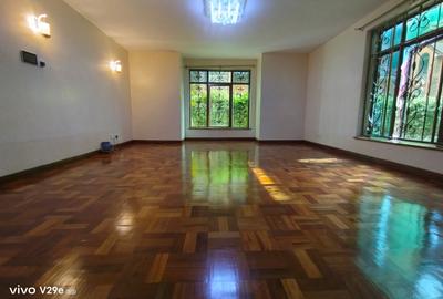 5 Bed Townhouse with En Suite at Valley Arcade - 3