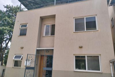 5 Bed Townhouse with En Suite at Lavington - 2