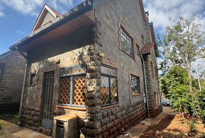 5 Bed Villa with En Suite at Lavington - 2