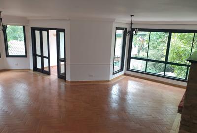 4 Bed House with En Suite in Spring Valley - 4