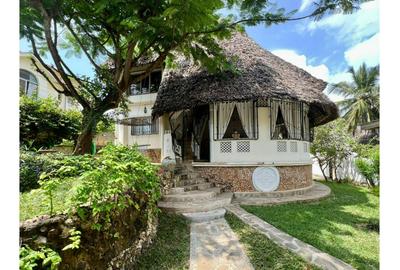 4 Bed House with Swimming Pool in Diani