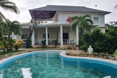 4 Bed Villa with En Suite in Malindi