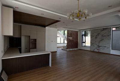 5 Bed Townhouse with En Suite at Lavington Green - 3