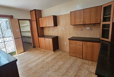 5 Bed Townhouse with En Suite at Lavington