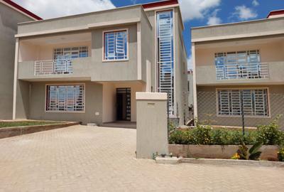4 Bed Townhouse with En Suite in Kitengela - 4