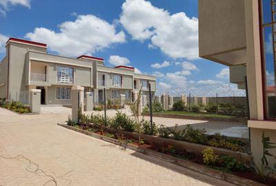 4 Bed Townhouse with En Suite in Kitengela - 2