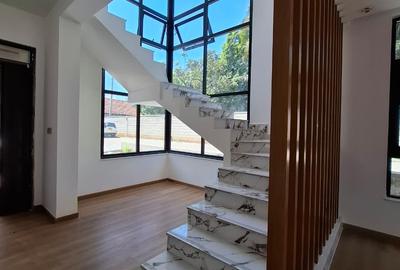 5 Bed Townhouse with En Suite in Lavington