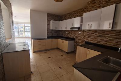 4 Bed Apartment with Gym in Parklands - 4