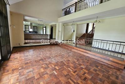 4 Bed Villa with En Suite in Rosslyn - 2