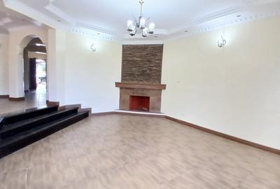 5 Bed Townhouse with En Suite at Lavington - 4