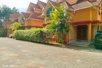 5 Bed Townhouse with En Suite at Valley Arcade - 2