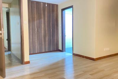 3 Bed Apartment with En Suite at Parklands - 2