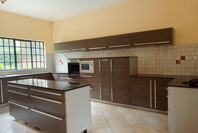 5 Bed Townhouse with En Suite in Lower Kabete