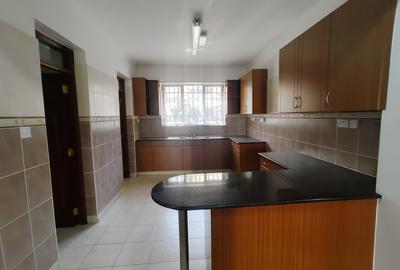 3 Bed Apartment with En Suite in Kilimani