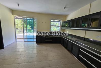 4 Bed Apartment with En Suite in Spring Valley