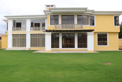 5 Bed House with En Suite in Runda