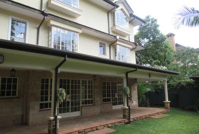 5 Bed Villa with En Suite at Lavington