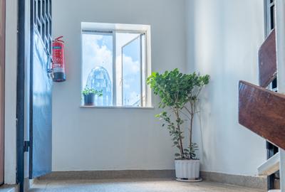 500 ft² Office with Service Charge Included in Westlands Area - 4