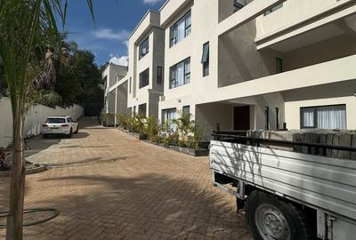 5 Bed Townhouse with En Suite at Manyani East