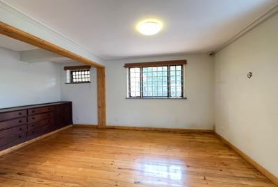 5 Bed House with En Suite in Runda - 4