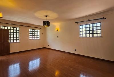 4 Bed House with En Suite in Lavington - 3