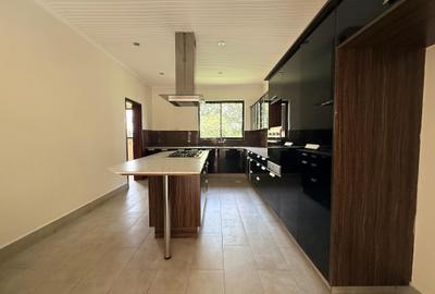 3 Bed Apartment with En Suite in Westlands Area - 4