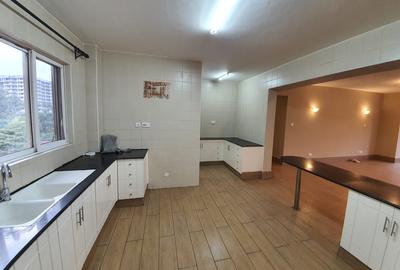 3 Bed Apartment with En Suite in Brookside