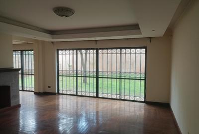 5 Bed Townhouse with En Suite at Lavington - 4