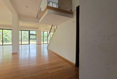 4 Bed House with En Suite in Ridgeways