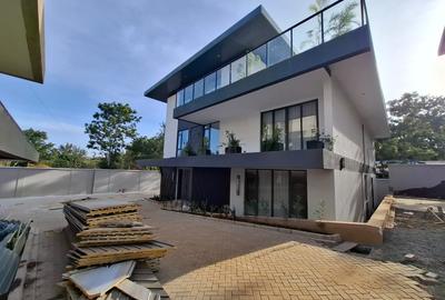 5 Bed Villa with En Suite in Lavington - 3