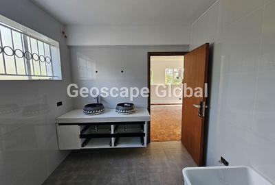 5 Bed House with En Suite in Runda - 4
