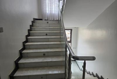 5 Bed Villa with En Suite in Lavington - 4