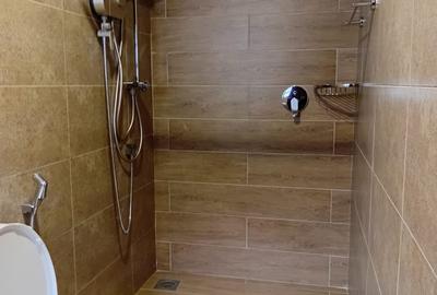 5 Bed Townhouse with En Suite in Parklands - 4