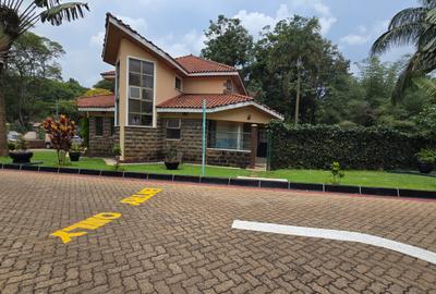 4 Bed House with En Suite in Lavington