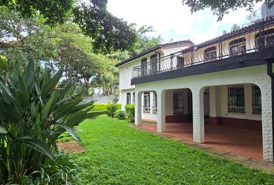 4 Bed House with En Suite at Hill View - 3