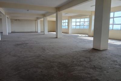 5,400 ft² Warehouse with Parking in Ruaraka - 3