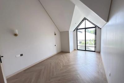 6 Bed Townhouse with En Suite in Lavington - 3