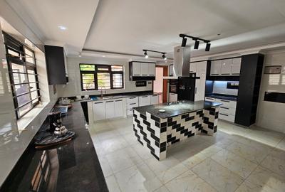 5 Bed Villa with En Suite in Runda - 3