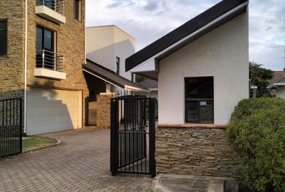 5 Bed Townhouse with En Suite in Karen Hardy - 2