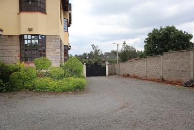 5 Bed House with En Suite at Safari Park Avenue