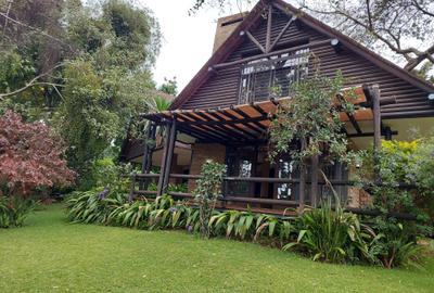 5 Bed House with En Suite at Lake View - 3