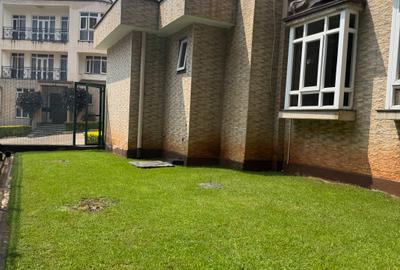 5 Bed Townhouse with En Suite at Lavington - 2